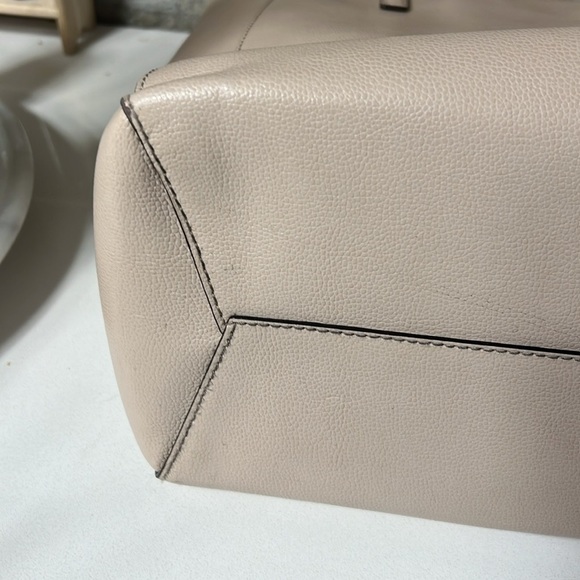 Kate Spade Yvonne Patterson Beige Tote Bag. - Picture 6 of 8